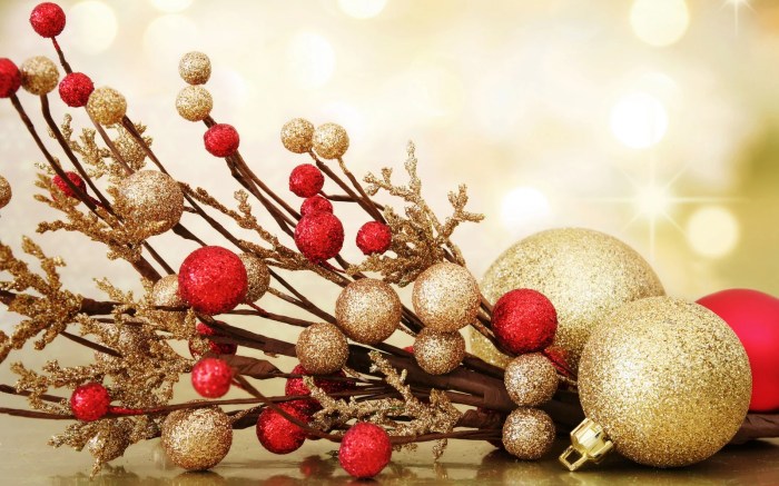 Red and gold christmas decor